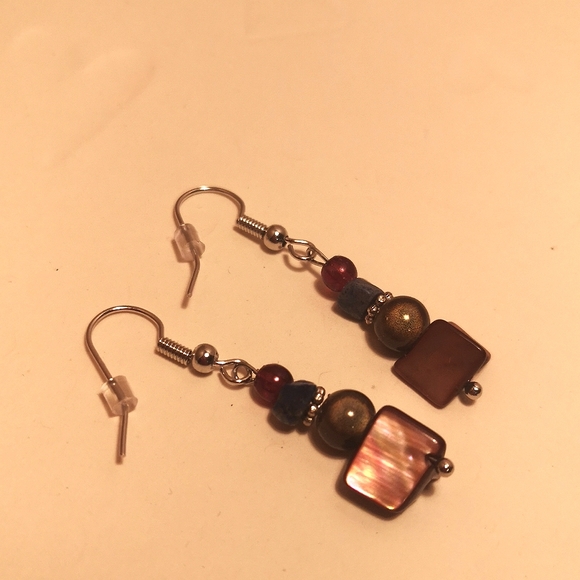 Mother of pearl and Lapis beaded earrings and necklace set - Picture 2 of 7